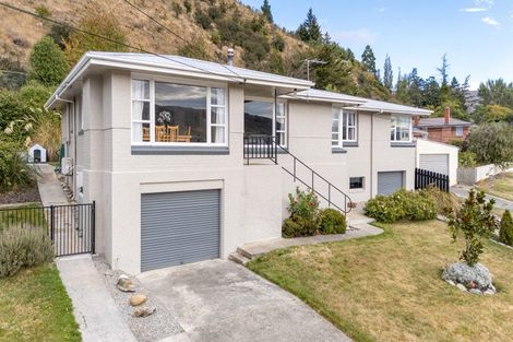 Photo of property in 107 Branxholm Street, Roxburgh, 9500