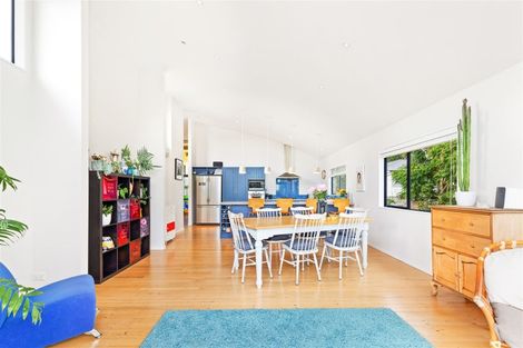 Photo of property in 48 Renata Crescent, Te Atatu Peninsula, Auckland, 0610