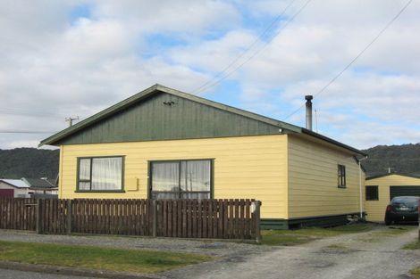 Photo of property in 43 Blake Street, Blaketown, Greymouth, 7805