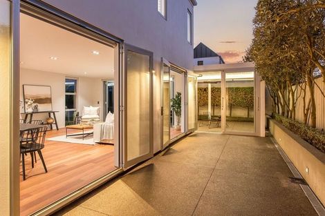 Photo of property in 43 Hawkesbury Avenue, St Albans, Christchurch, 8014