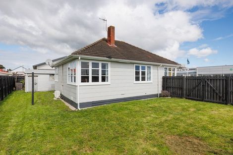 Photo of property in 918 Tremaine Avenue, Roslyn, Palmerston North, 4414