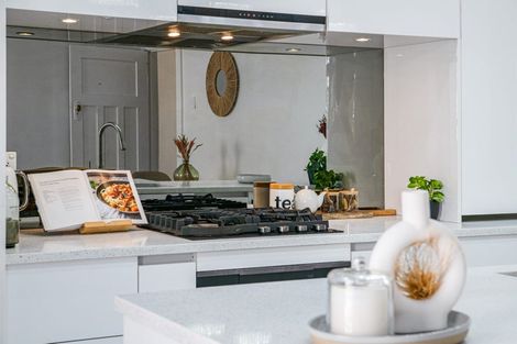 Photo of property in 118a Hutchinson Avenue, New Lynn, Auckland, 0600