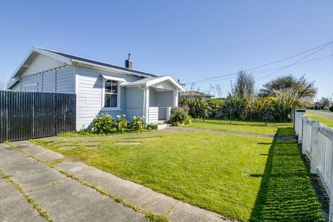 Photo of property in 28 Ngahina Street, Marton, 4710