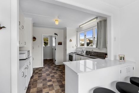 Photo of property in 17 Hewer Crescent, Naenae, Lower Hutt, 5011