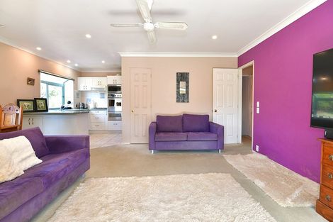 Photo of property in 1156 Peak Road, Helensville, 0875