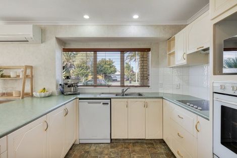 Photo of property in 16 Sandhurst Drive, Papamoa Beach, Papamoa, 3118