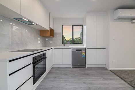 Photo of property in 1/17 Kingdale Road, Henderson, Auckland, 0610