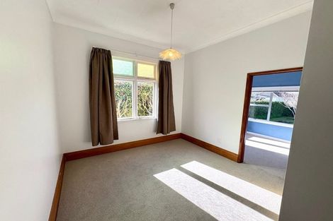 Photo of property in 23 Paynters Avenue, Strandon, New Plymouth, 4312