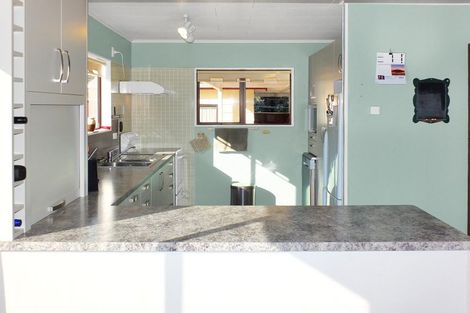 Photo of property in 38 Hennessy Street East, Foxton Beach, Foxton, 4815