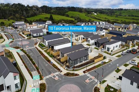Photo of property in 10 Taiororua Avenue, Massey, Auckland, 0614