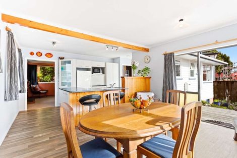 Photo of property in 31 Hereford Street, Te Atatu Peninsula, Auckland, 0610