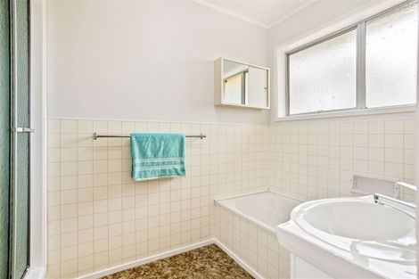 Photo of property in 2/8 Pamela Place, New Lynn, Auckland, 0600