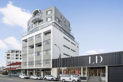 Photo of property in Endeavour Apartments, 12/125u Thorndon Quay, Pipitea, Wellington, 6011