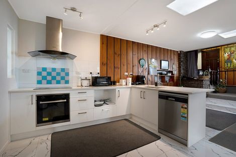 Photo of property in 20 Humphrey Kemp Avenue, Henderson, Auckland, 0612