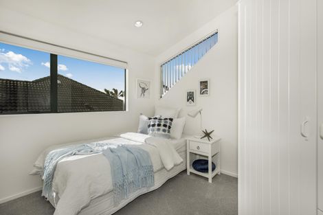 Photo of property in 82 Glenross Drive, Wattle Downs, Auckland, 2103