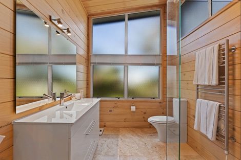 Photo of property in 42 Pohutukawa Avenue, Red Beach, 0932