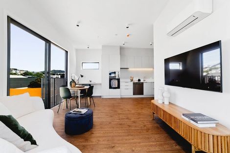 Photo of property in 12 Hugh Street, Mount Cook, Wellington, 6021