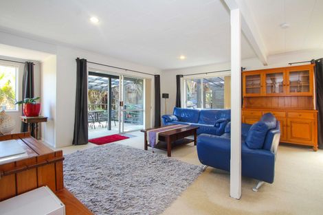 Photo of property in 2/16 Teviot Place, Totara Vale, Auckland, 0629