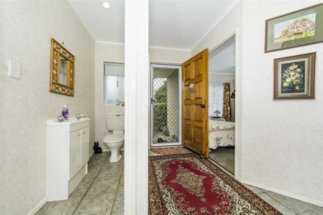 Photo of property in 10 Gala Place, Henderson, Auckland, 0612