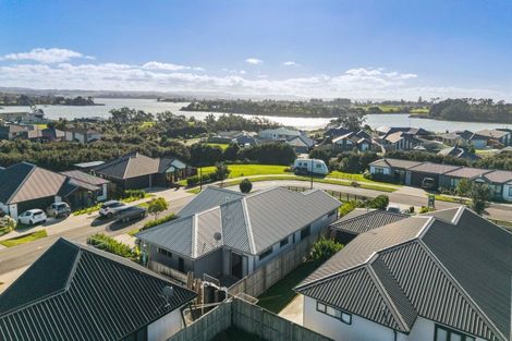 Photo of property in 11 Wheriko Avenue, Glenbrook, Waiuku, 2681