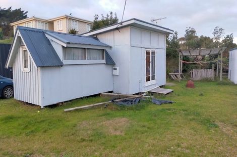 Photo of property in 1 Dustin Street, Foxton Beach, Foxton, 4815