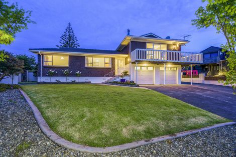 Photo of property in 14 Claresholm Place, Mangere Bridge, Auckland, 2022