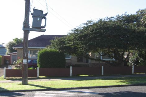 Photo of property in 35 Cambridge Terrace, Papatoetoe, Auckland, 2025