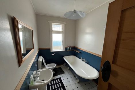 Photo of property in 21 Puru Crescent, Lyall Bay, Wellington, 6022