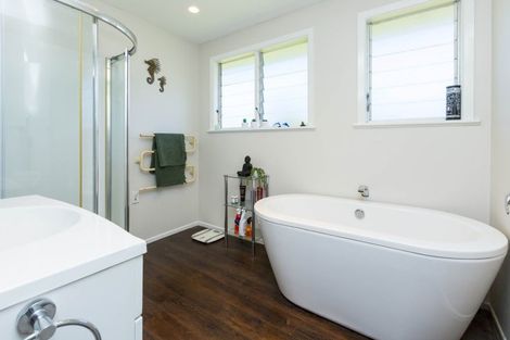 Photo of property in 28 Moeraki Road, Maoribank, Upper Hutt, 5018