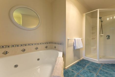 Photo of property in 1 Inverell Place, Waikanae, 5036