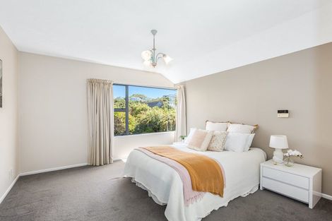 Photo of property in 122 Westchester Drive, Churton Park, Wellington, 6037