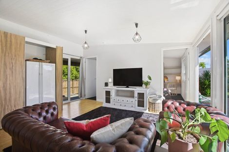 Photo of property in 15a Sea View Terrace, Cockle Bay, Auckland, 2014