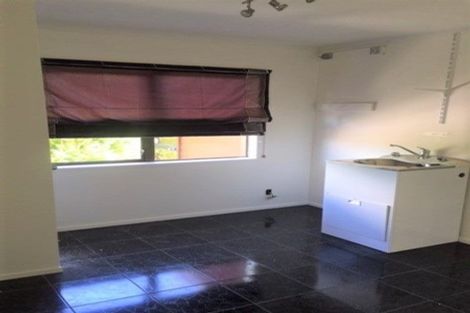 Photo of property in 14 Atlantis Place, Totara Vale, Auckland, 0629