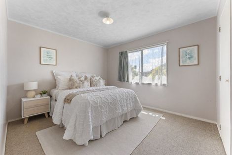 Photo of property in 21 Hilton Grove, Kelvin Grove, Palmerston North, 4414