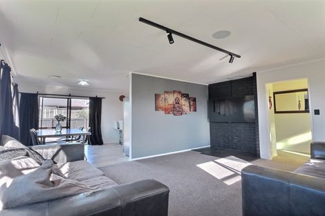 Photo of property in 18 Reeves Street, Waikanae Beach, Waikanae, 5036