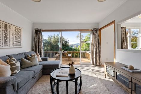 Photo of property in 129 Ruskin Road, Newlands, Wellington, 6037