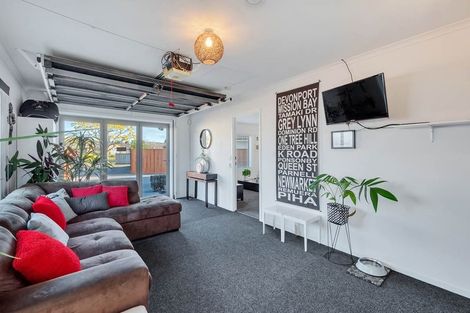 Photo of property in 15 Russett Grove, Henderson, Auckland, 0612