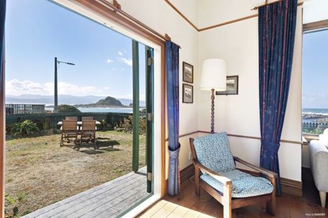 Photo of property in 346 The Esplanade, Island Bay, Wellington, 6023