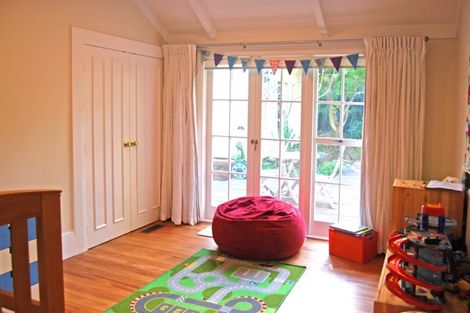 Photo of property in 16 Bridge View Road, Birkenhead, Auckland, 0626