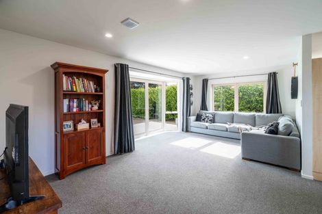 Photo of property in 10 Peel Close, Rolleston, 7614