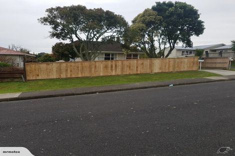 Photo of property in 16 Kaikoura Street, Henderson, Auckland, 0612