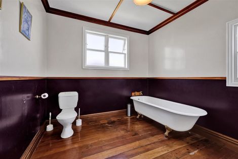 Photo of property in 211 South Road, Hawera, 4610