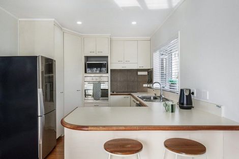 Photo of property in 1/18 Altair Place, Windsor Park, Auckland, 0632