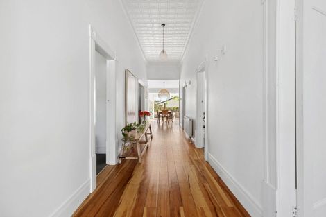 Photo of property in 16 Hamilton Road, Cambridge, 3434