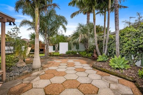 Photo of property in 4 Towra Place, Botany Downs, Auckland, 2010