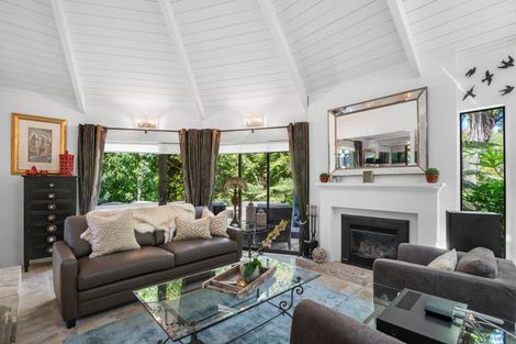 Photo of property in 19 Atarua Gardens, Waiatarua, Auckland, 0604