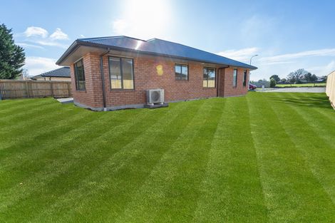Photo of property in 7 Devon Lane, Carterton, 5713