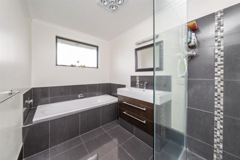 Photo of property in 5 Reremoana Close, Hawera, 4610