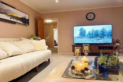 Photo of property in 114 Sturges Road, Henderson, Auckland, 0612