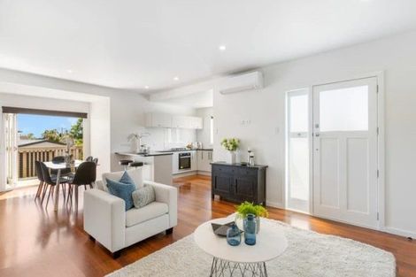 Photo of property in 2/117 Great South Road, Manurewa, Auckland, 2102